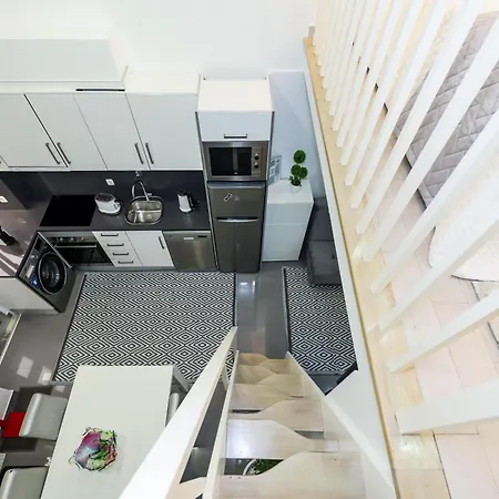 Dina House 纳扎雷