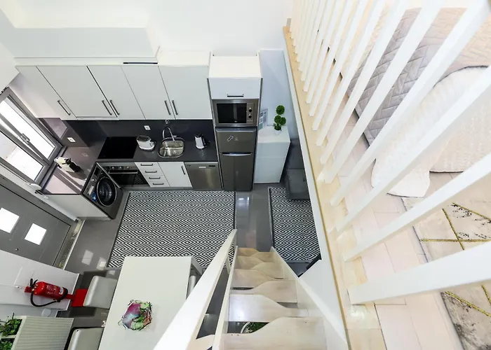 Dina House نازاريه